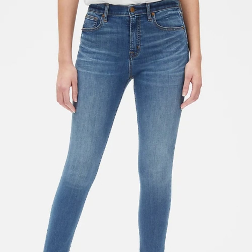 High Rise True Skinny Jeans Smoothing Pockets